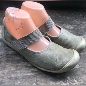 Keen Sienna Women's Tan Canvas Mary Jane Flat Shoes  Size39.5/9US